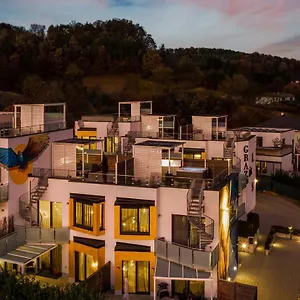 Graziös Luxusapartments Mit Dachterrasse Oder Garten, Kostenlose Parkplätze, E-tankstelle Aparthotel